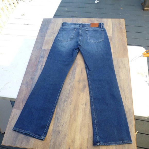 Women's Lucky Brand 12/31 Sweet Boot cut jeans - Picture 3 of 4